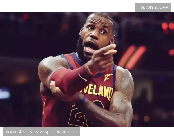 詹姆斯赛后秀出老照片感慨：时光不负努力者